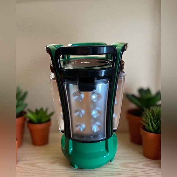 Coleman Camping Lantern Black and Green Size D Batteries (not included) Tested - Picture 1 of 13